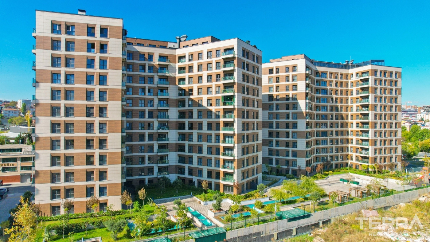 İstanbul Apartments for Sale Close to Universities and Shopping Malls - 102971