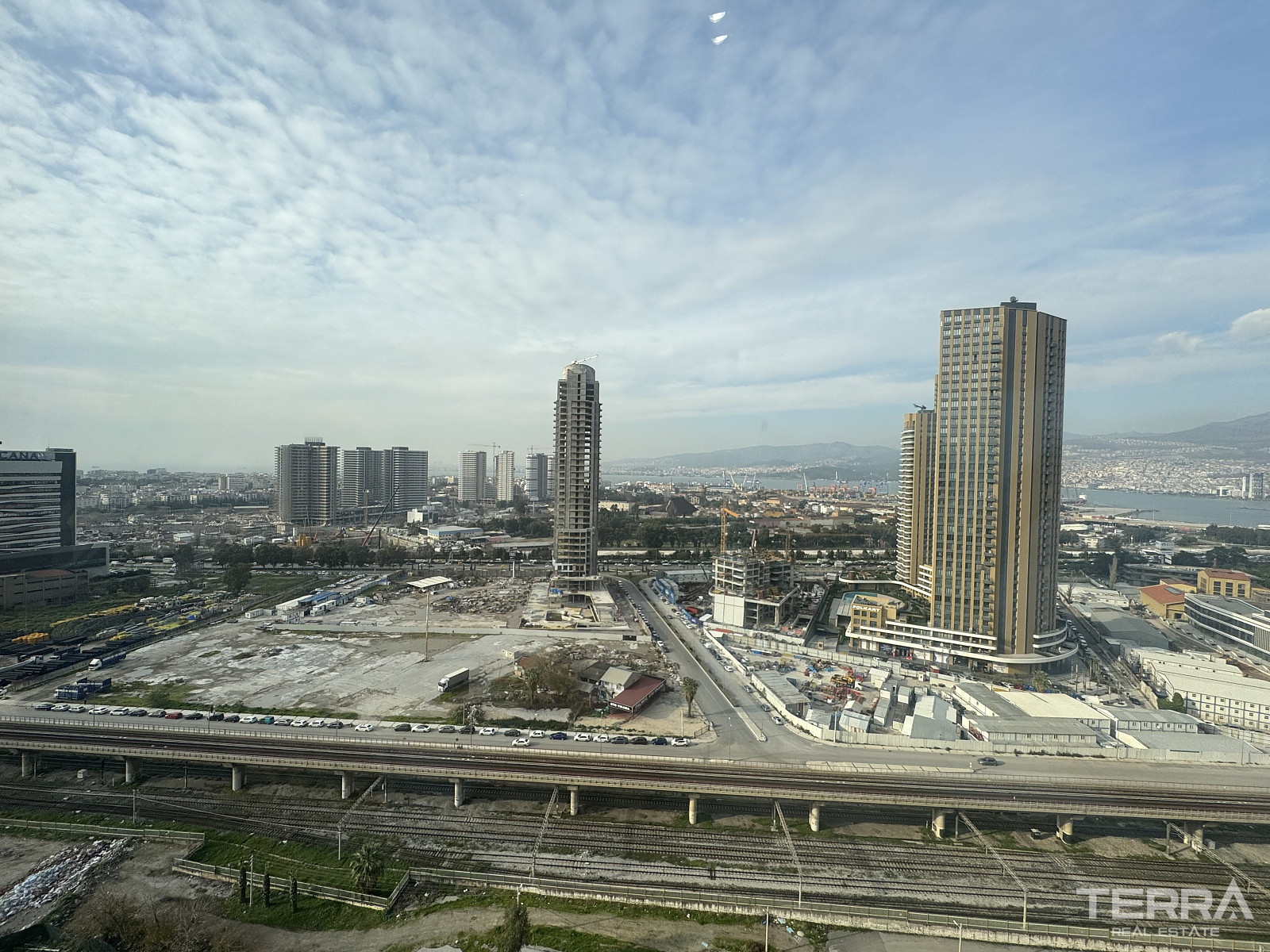 Luxury Sea View Apartments for Sale in Izmir, Konak, Turkey - 104730