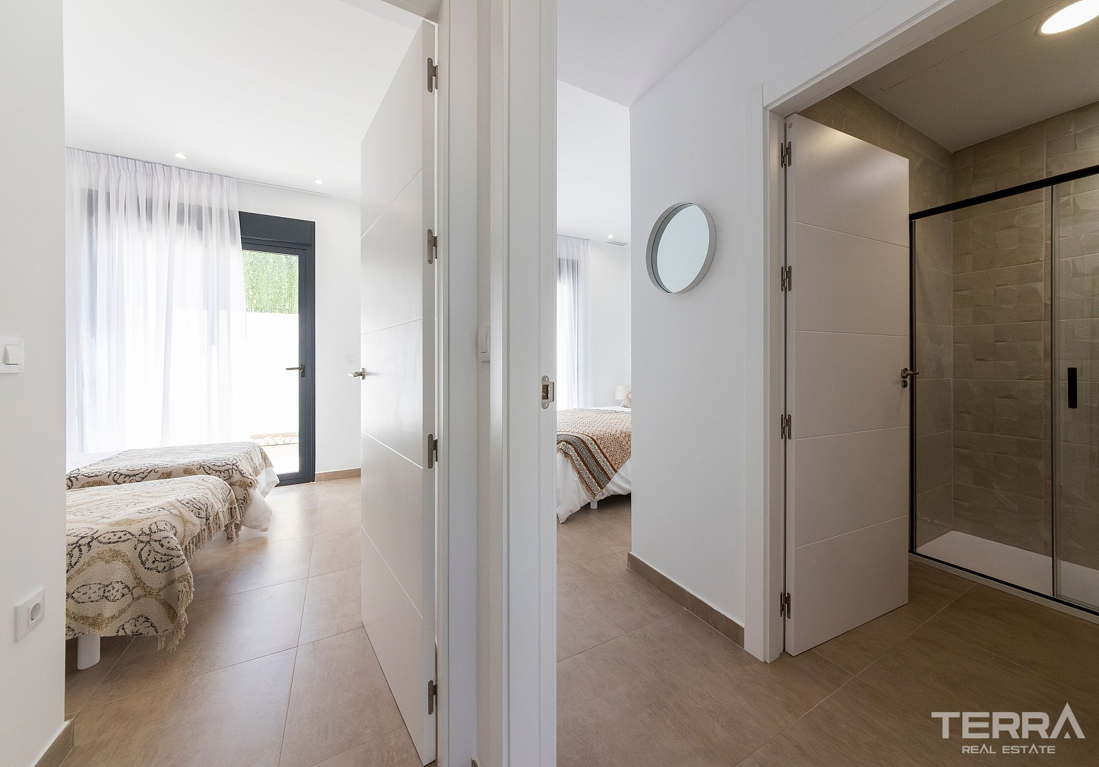 Moderne villaer med pool nær stranden i Almería, Pulpí, Spanien - 104873