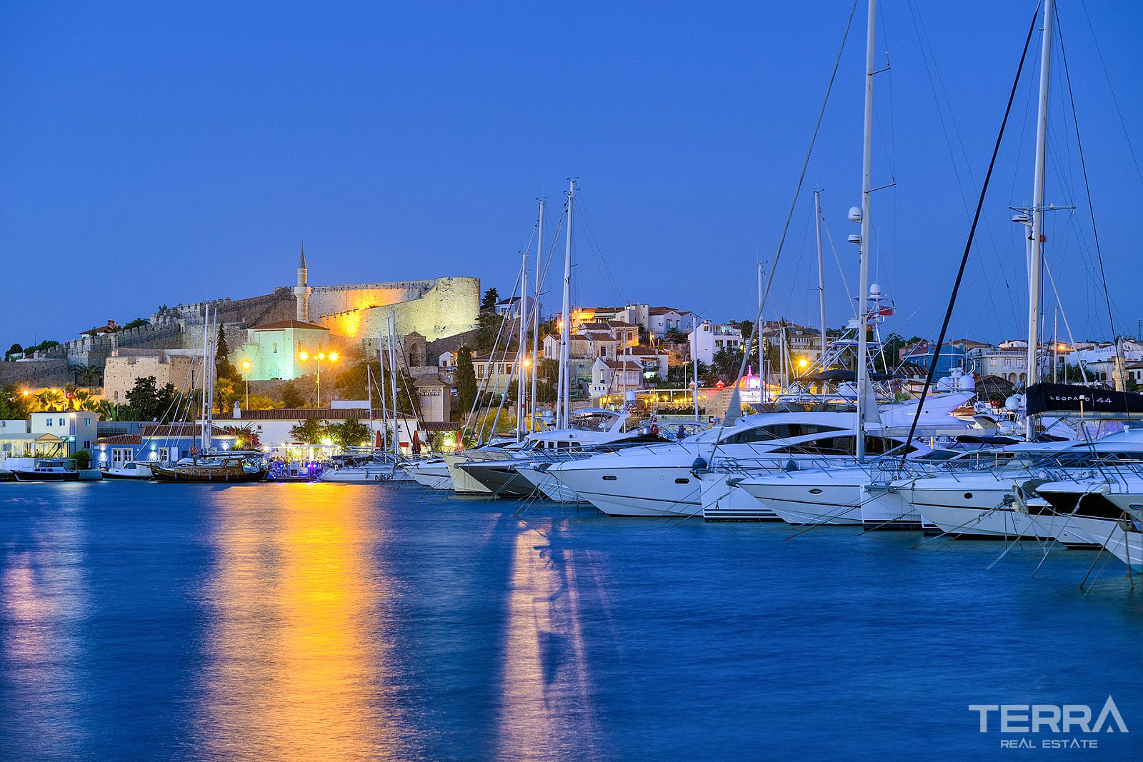 Luxury Beachfront Villas for Sale in Çeşme, Izmir, Turkey - 105415