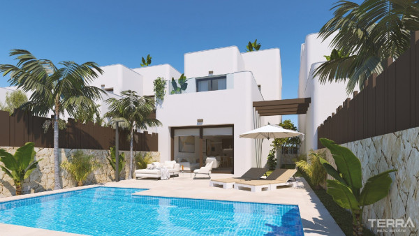 Alicante, Mil Palmeras'ta Denize 900 m Uzaklıkta Satılık Villalar