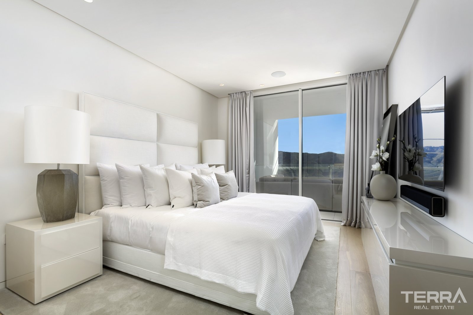 Sea View Apartments for Sale in Ojen, Marbella, Spain - 105691