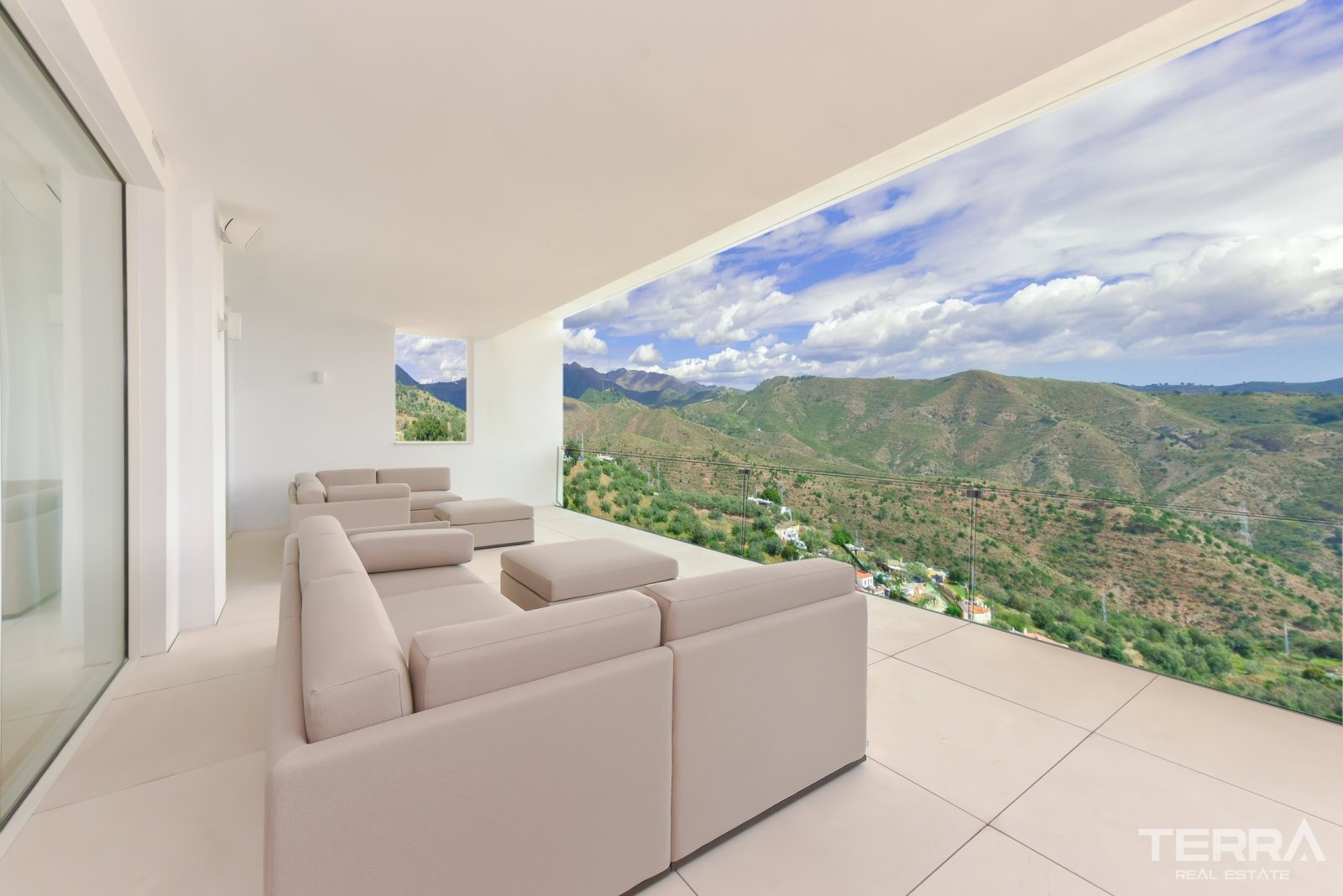 Sea View Apartments for Sale in Ojen, Marbella, Spain - 105692