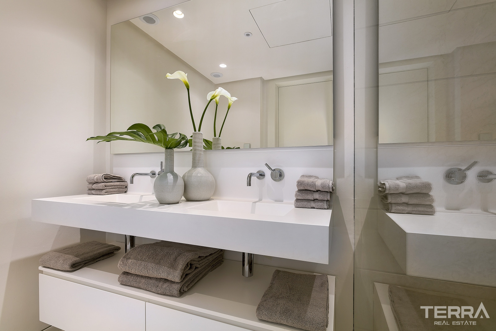 Sea View Apartments for Sale in Ojen, Marbella, Spain - 105694