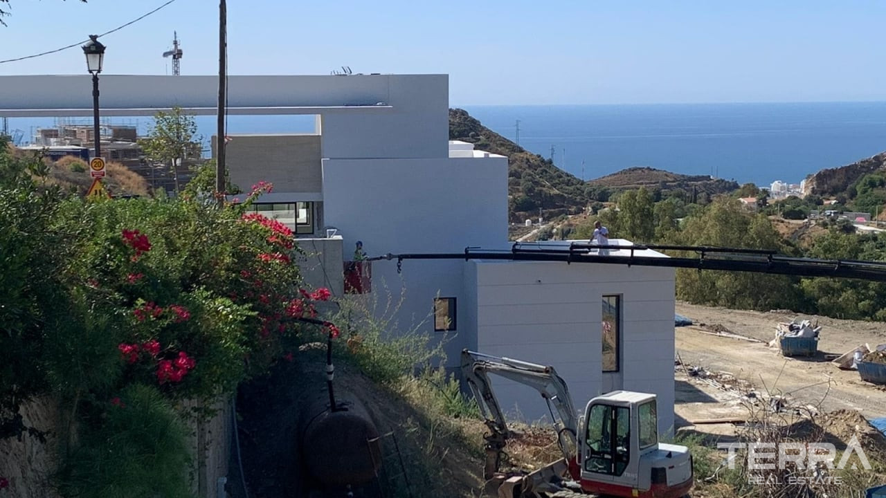 Sea View Apartments for Sale in Ojen, Marbella, Spain - 105702