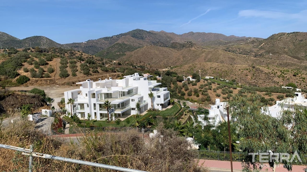 Sea View Apartments for Sale in Ojen, Marbella, Spain - 105710