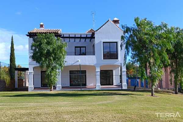 İspanya, Malaga, Estepona'da Satılık Golf Villaları