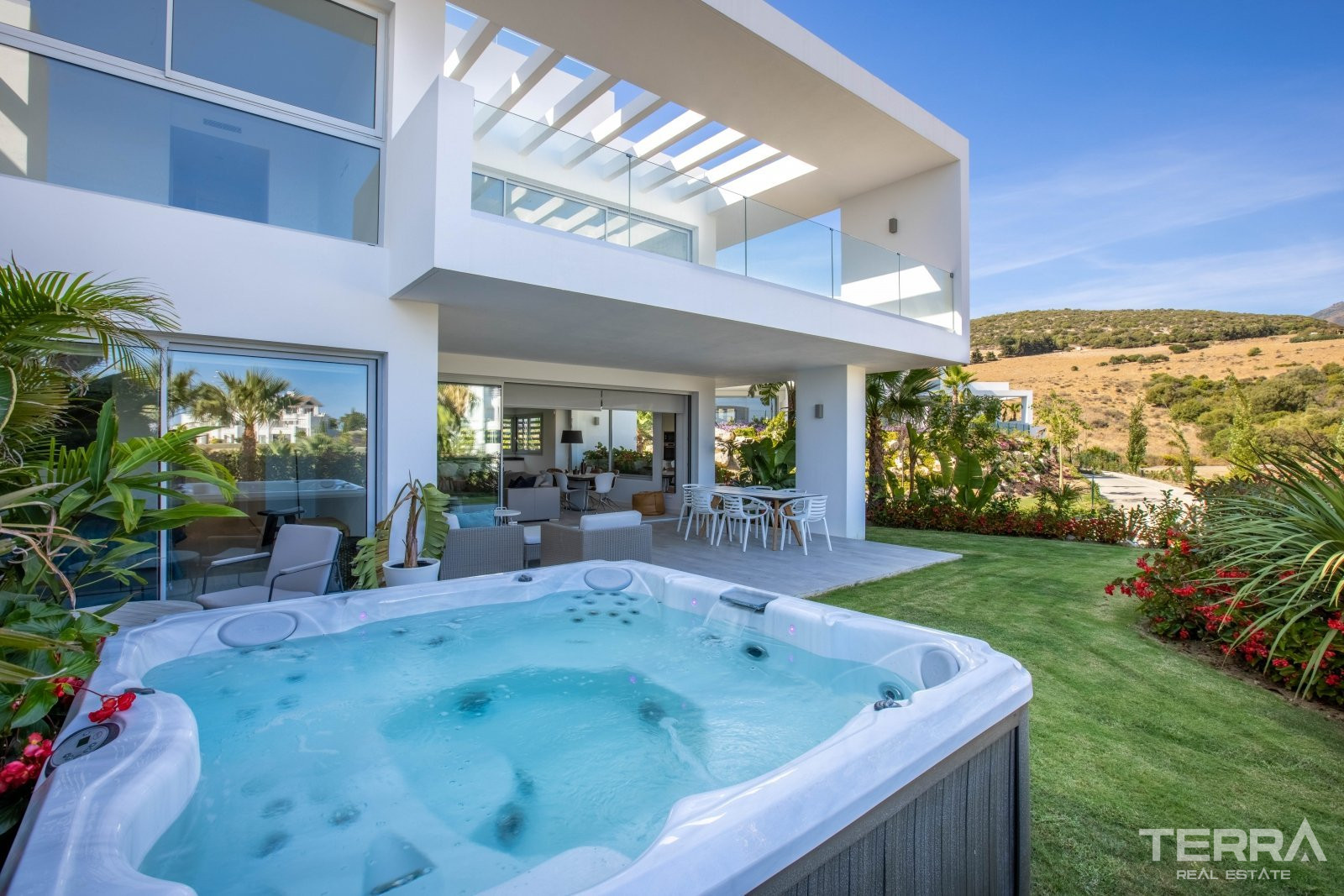 Malaga, Casares, Costa del Sol’da Deniz Manzaralı Konforlu Daireler - 105755
