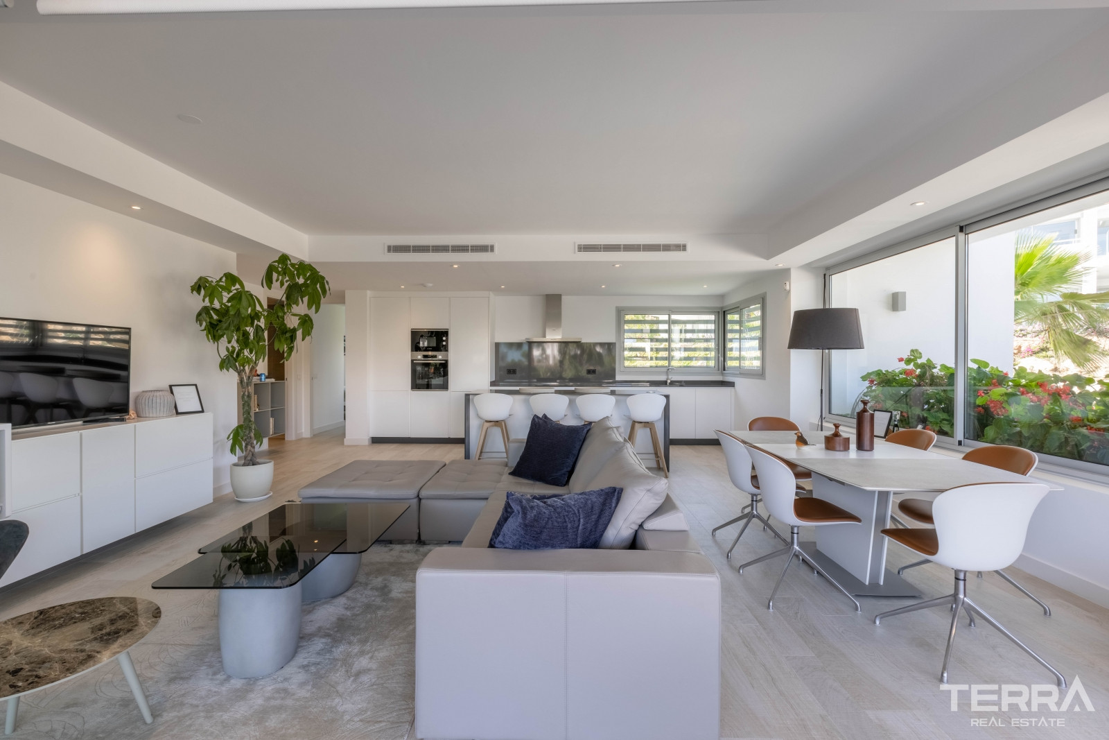 Malaga, Casares, Costa del Sol’da Deniz Manzaralı Konforlu Daireler - 105764