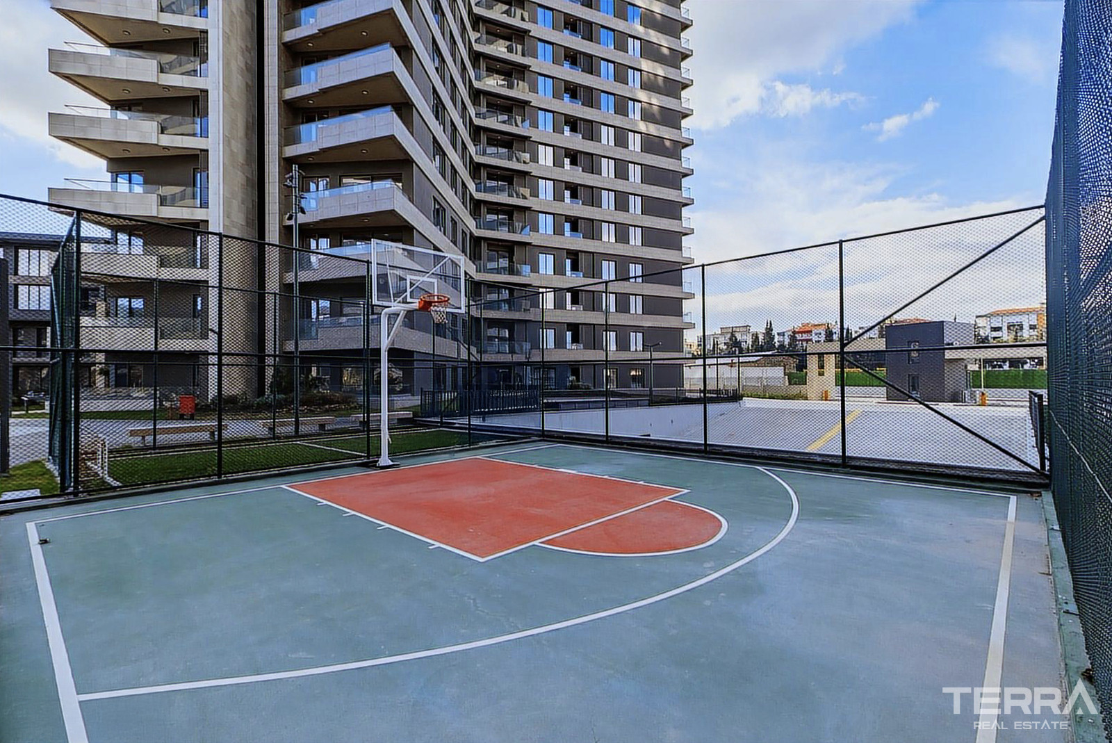 Centrally Located Apartments in Konak, Izmir, Turkey - 106373