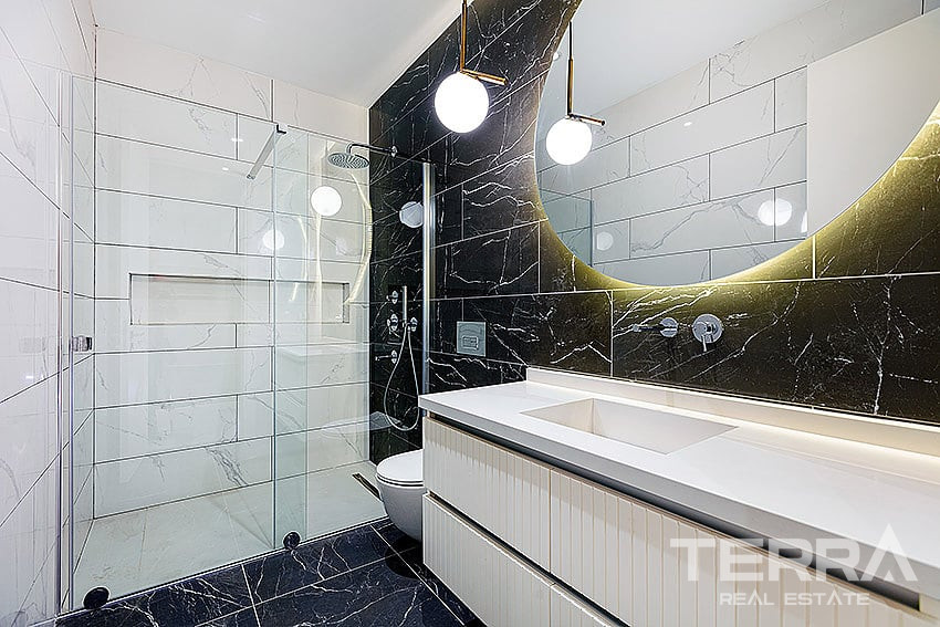 Apartments with Sea-view for Sale in central Konak, İzmir, Turkey - 106437