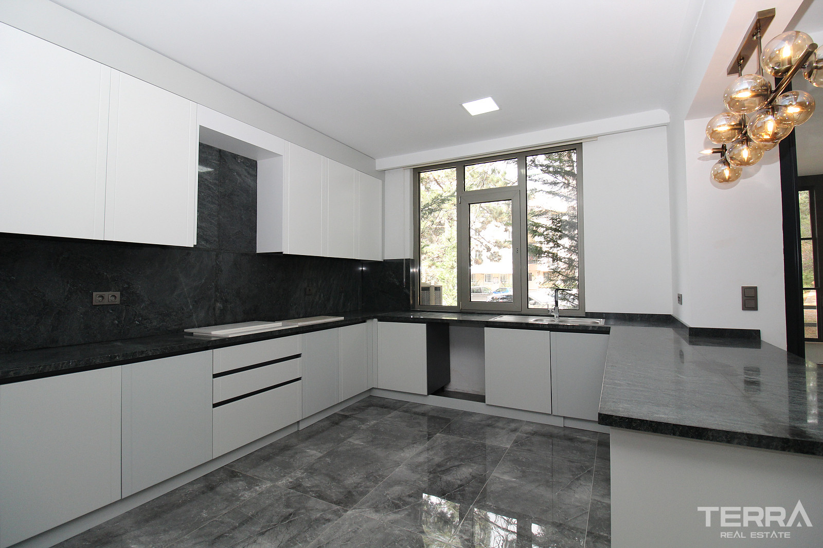 Apartments wth City and Forest View for Sale in Çankaya, Ankara - 106821