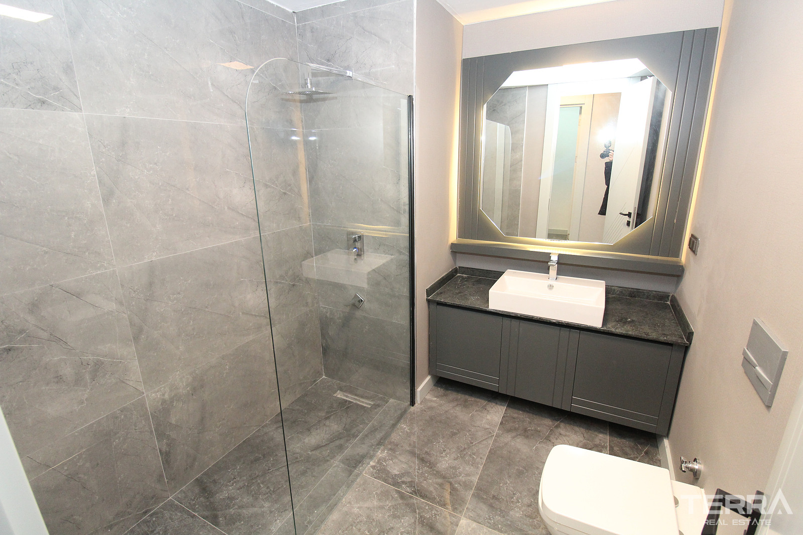 Apartments wth City and Forest View for Sale in Çankaya, Ankara - 106831