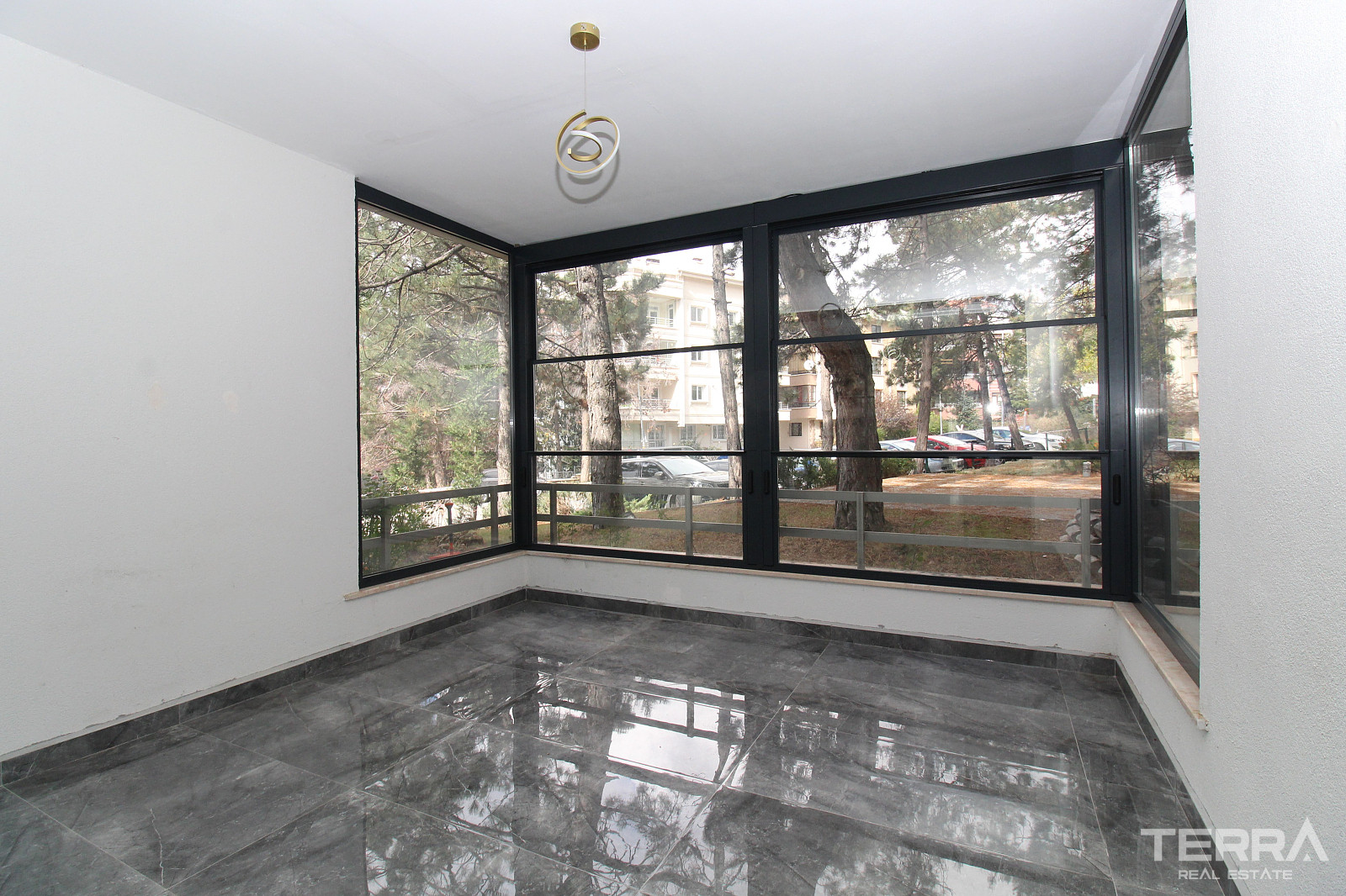 Apartments wth City and Forest View for Sale in Çankaya, Ankara - 106833