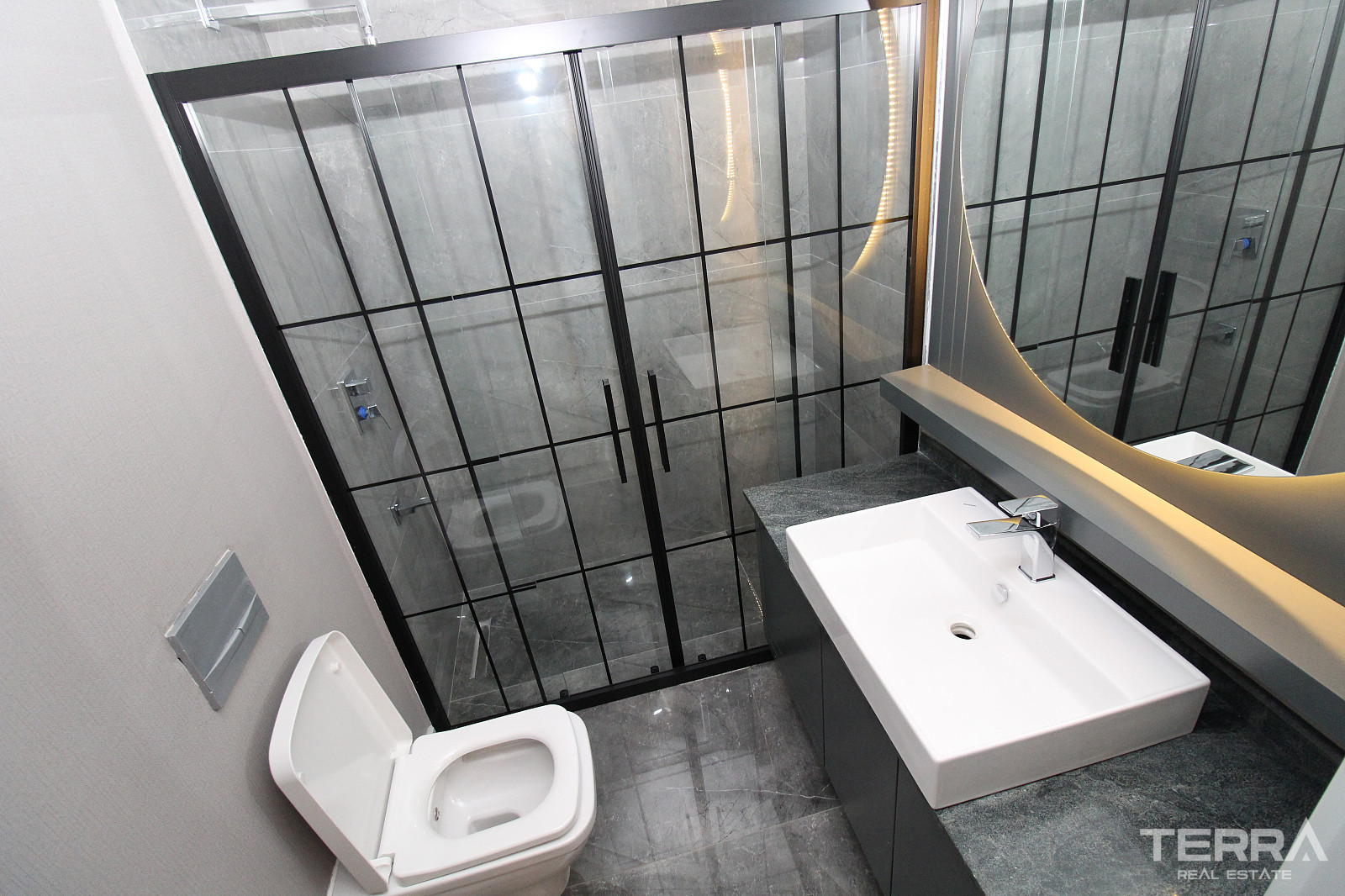 Apartments wth City and Forest View for Sale in Çankaya, Ankara - 106840