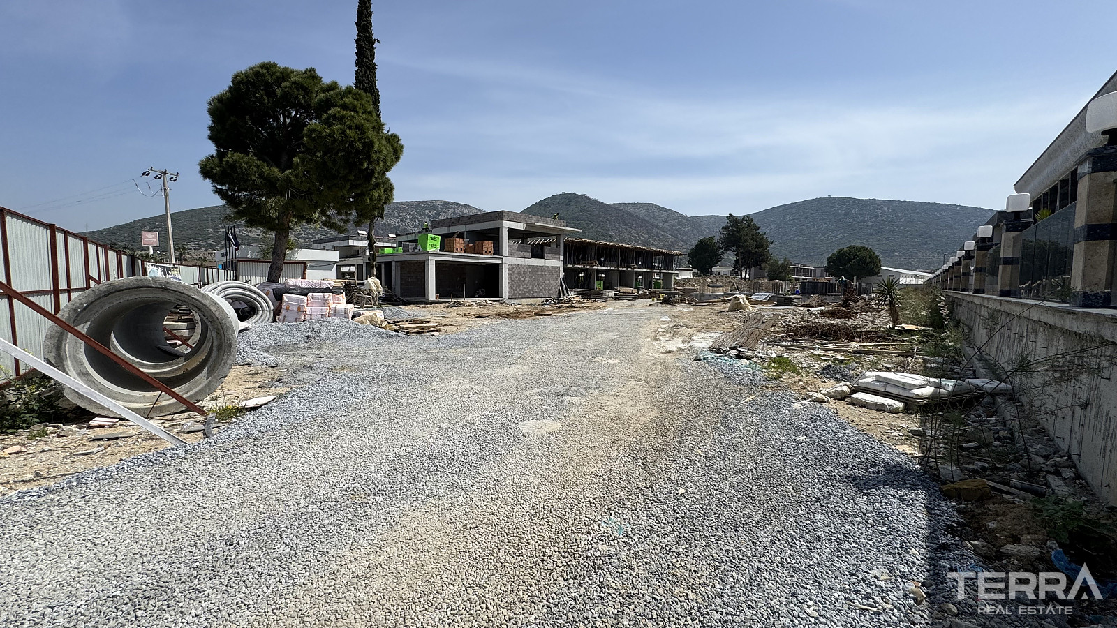 Aydın, Kuşadası'nda Sahile 400 m Uzaklıkta Satılık Modern Daireler - 106970