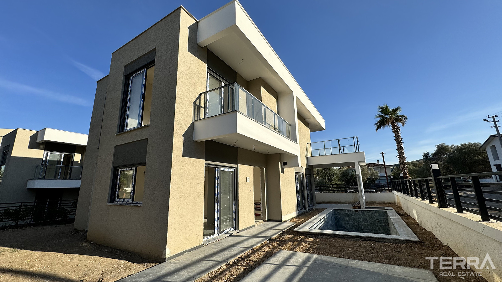 Detached Villas with Pools for Sale in Urla, İzmir - 107068