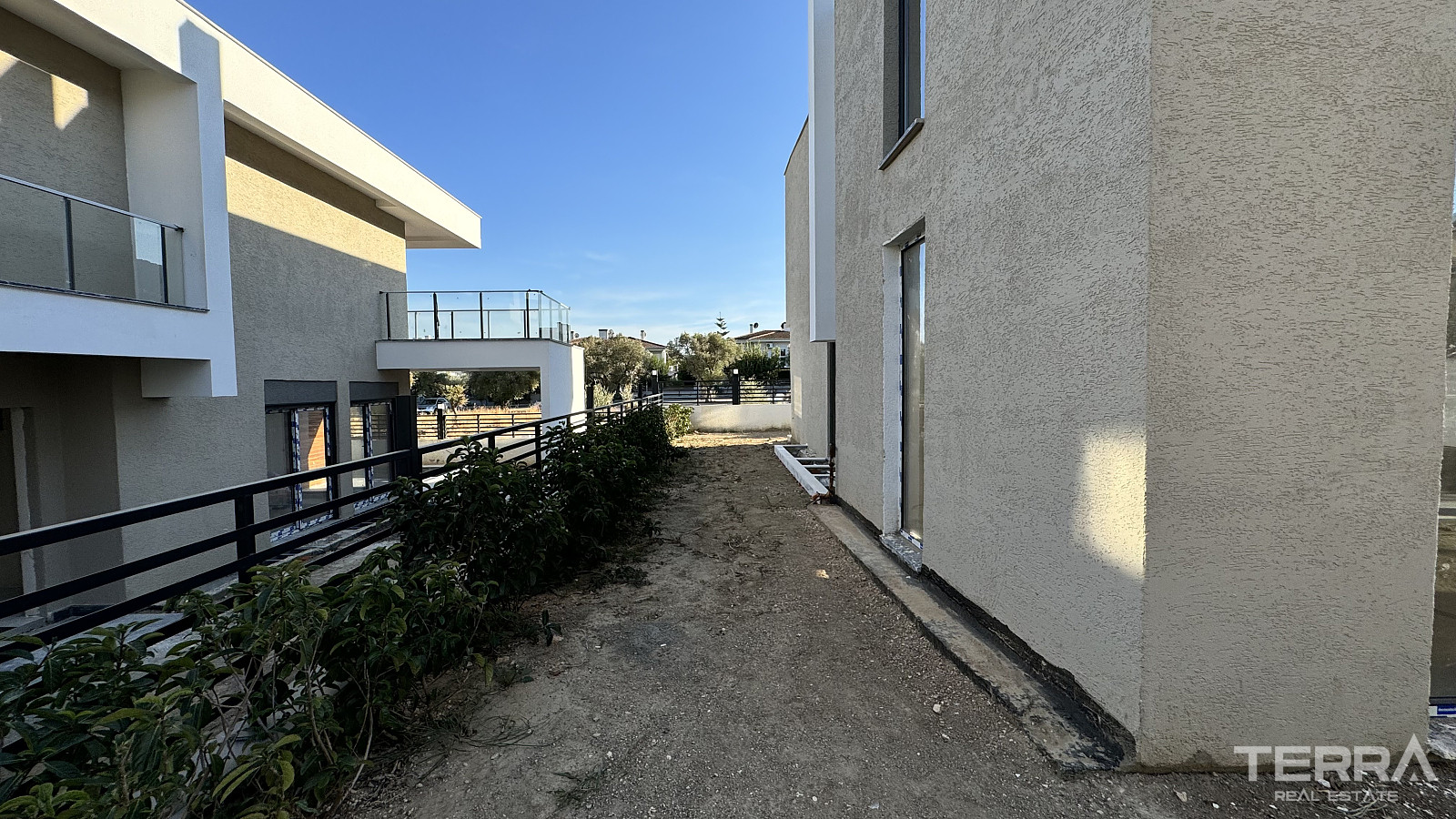 Detached Villas with Pools for Sale in Urla, İzmir - 107070