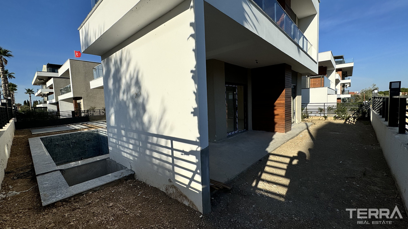 Detached Villas with Pools for Sale in Urla, İzmir - 107072