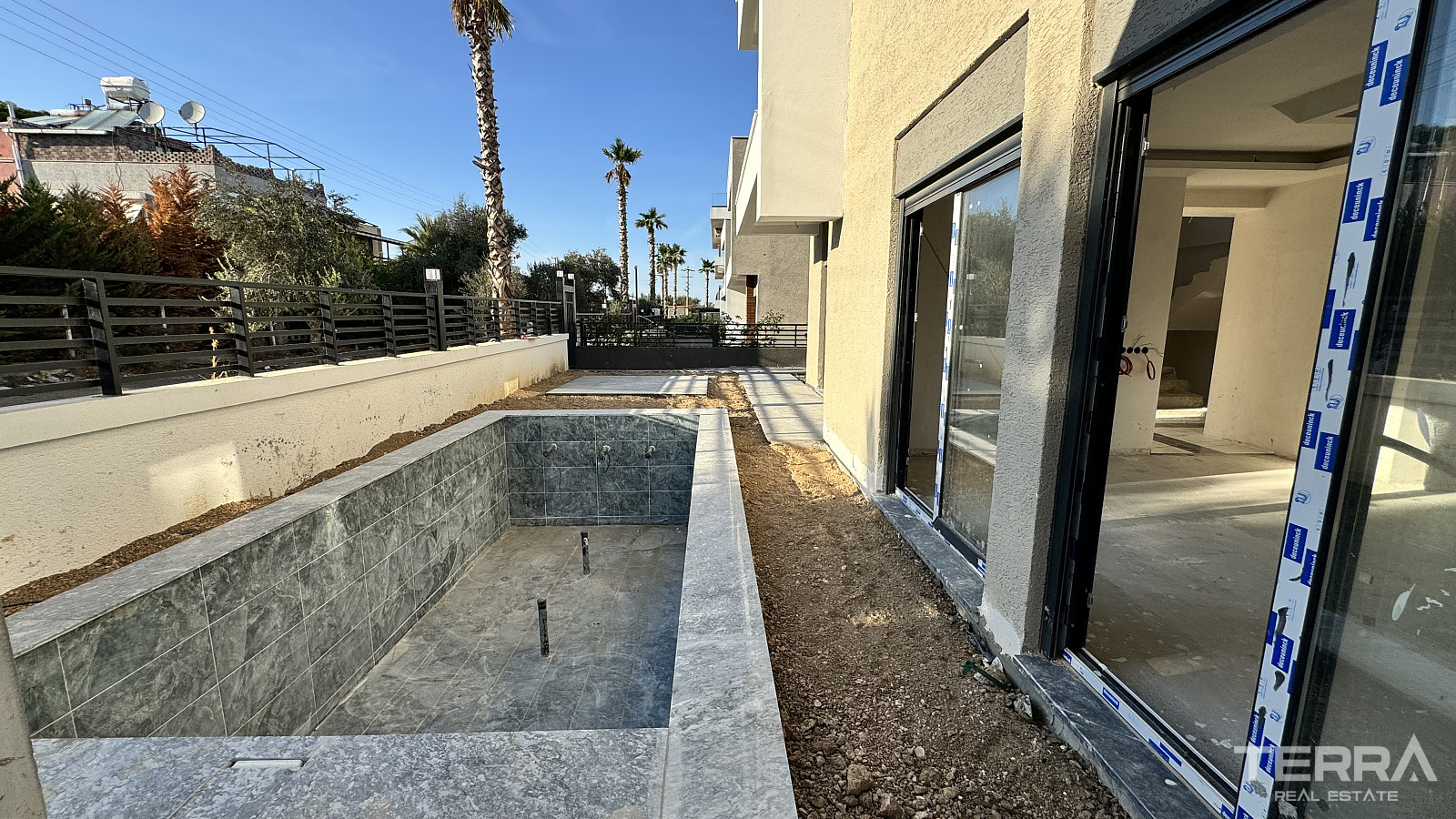 Detached Villas with Pools for Sale in Urla, İzmir - 107074