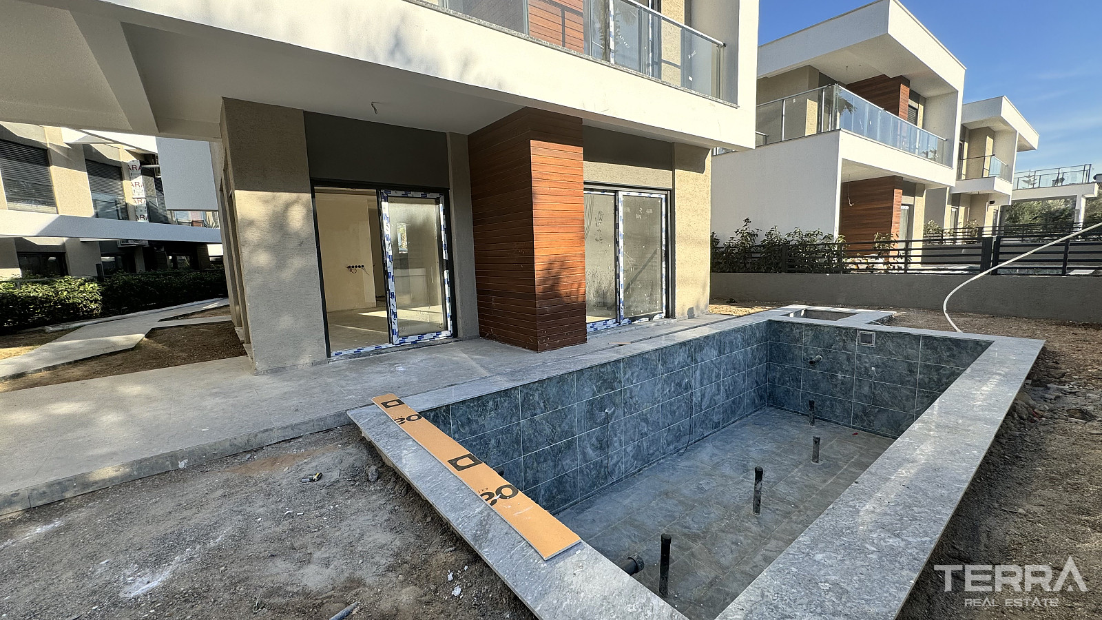 Detached Villas with Pools for Sale in Urla, İzmir - 107076