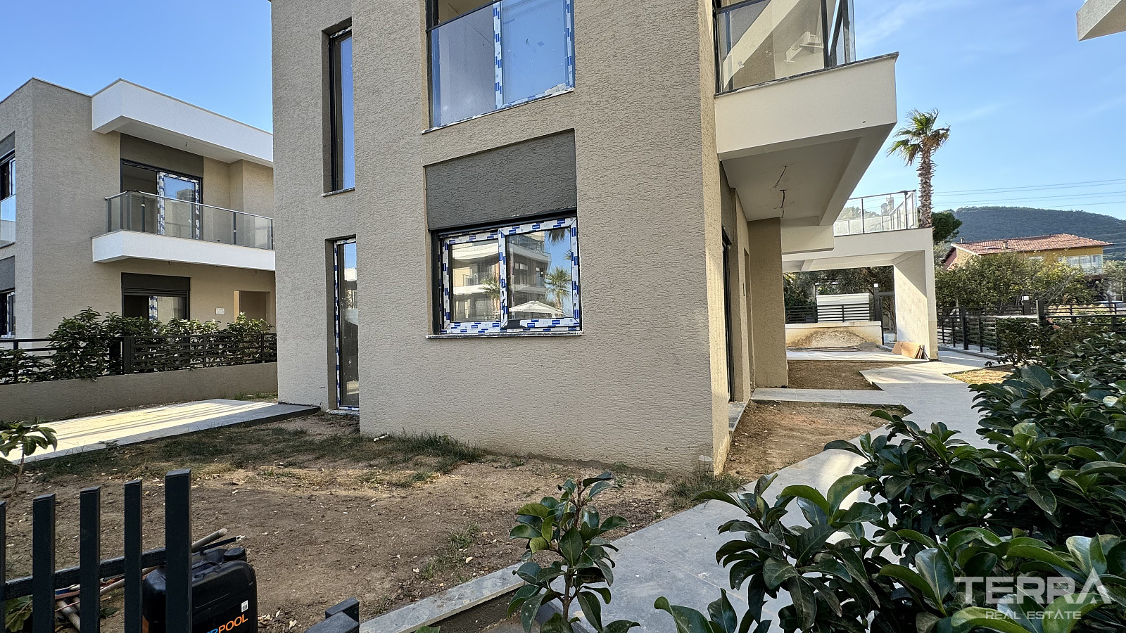 Detached Villas with Pools for Sale in Urla, İzmir - 107077