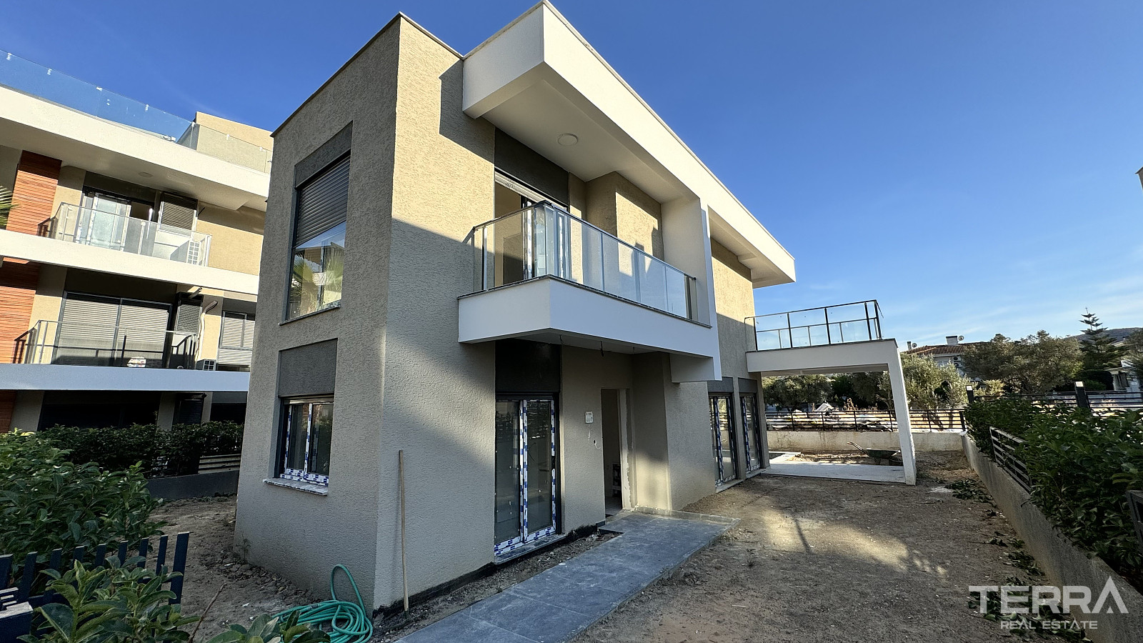 Detached Villas with Pools for Sale in Urla, İzmir - 107079
