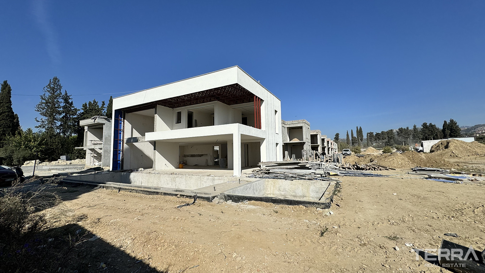 Kuşadası'nda Tüm Olanaklara Yürüme Mesafesinde Müstakil Villalar - 107297