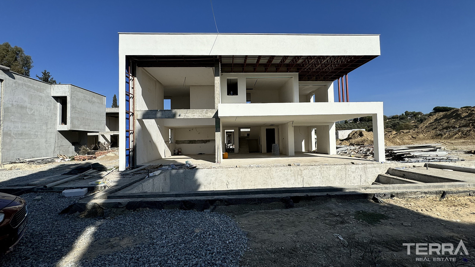 Kuşadası'nda Tüm Olanaklara Yürüme Mesafesinde Müstakil Villalar - 107298