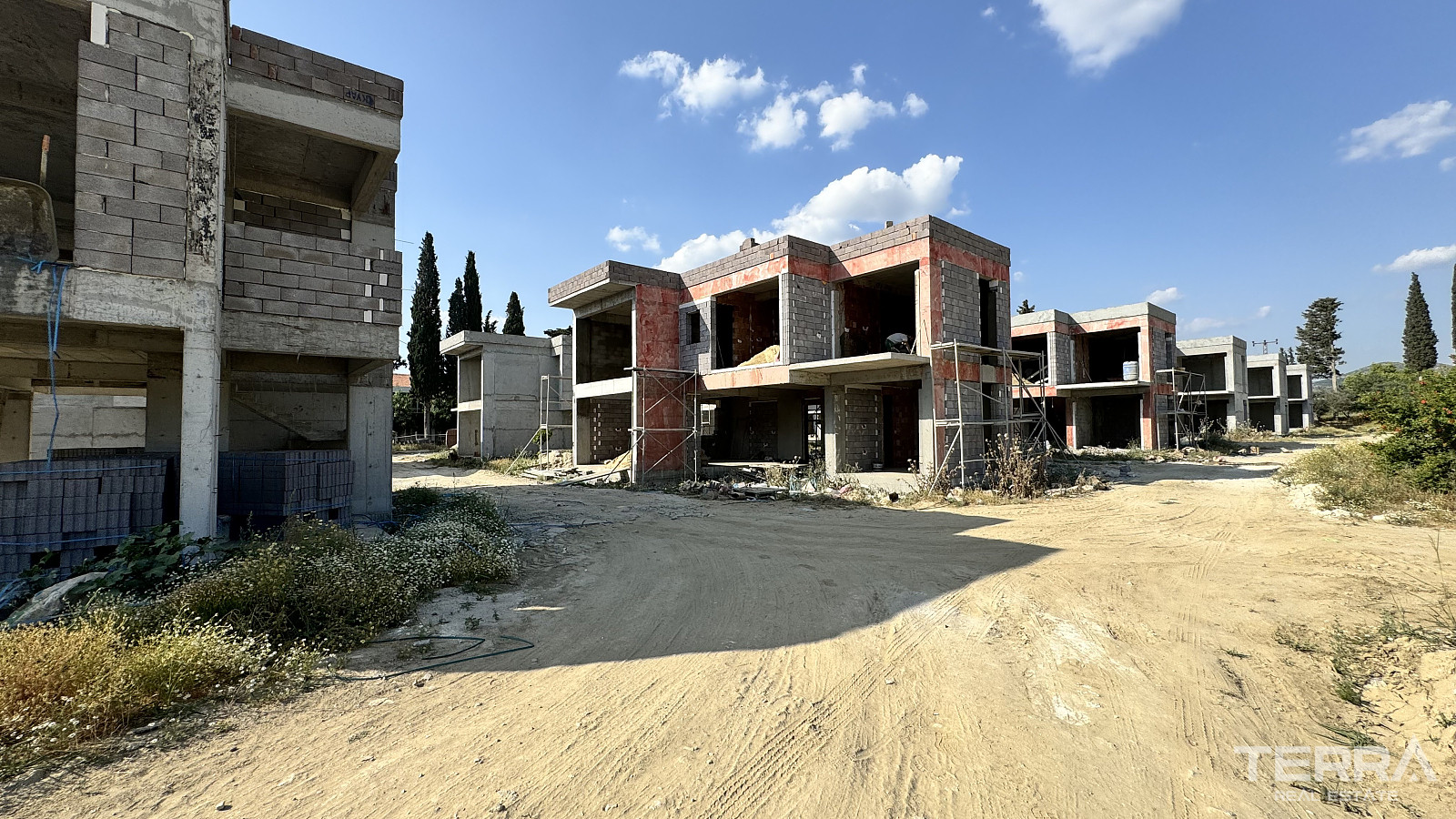 Kuşadası'nda Tüm Olanaklara Yürüme Mesafesinde Müstakil Villalar - 107317