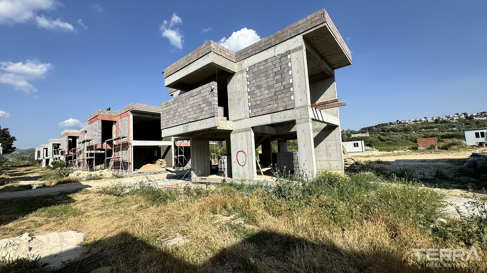 Kuşadası'nda Tüm Olanaklara Yürüme Mesafesinde Müstakil Villalar - 107344