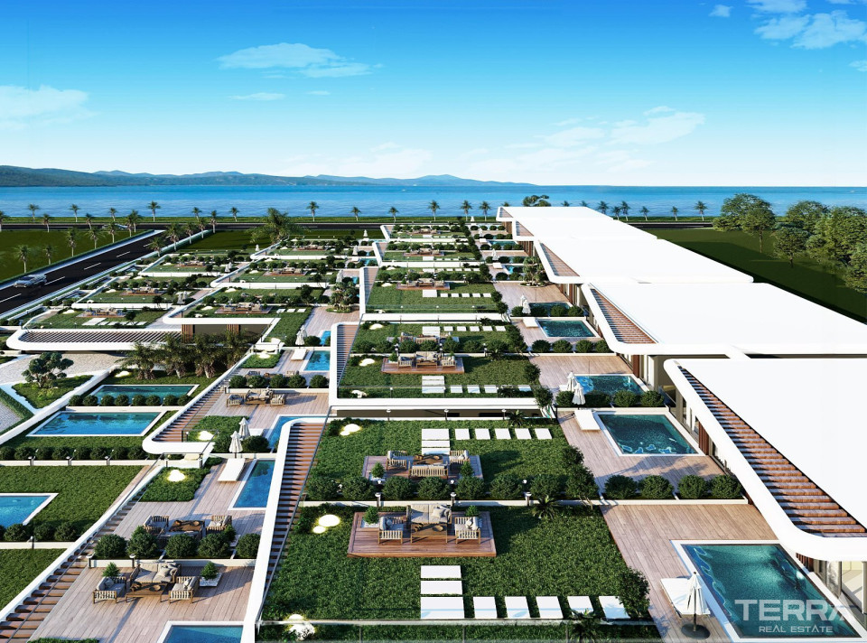İzmir Çeşme'de Özel Havuzlu ve Bahçeli Satılık Modern Daireler