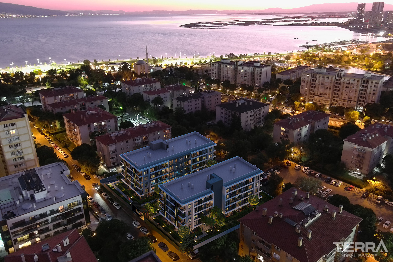 Apartments Near The Sea for Sale in Karşıyaka, İzmir, Turkey - 107951