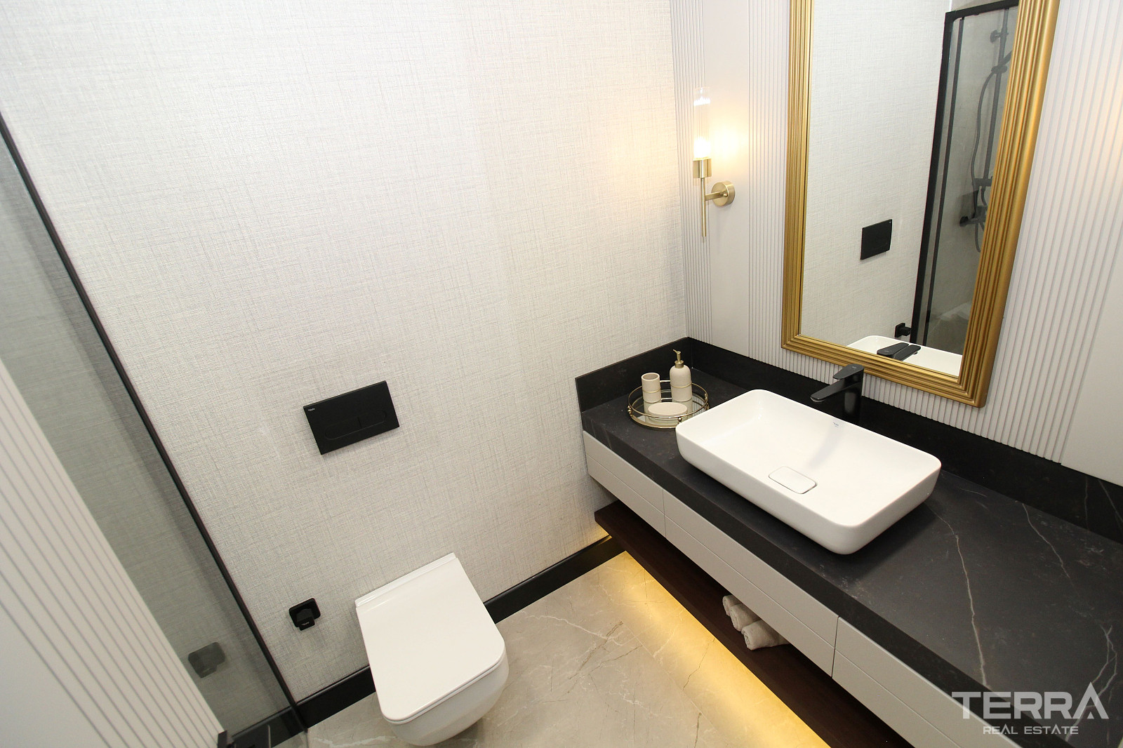 Apartments for Sale in Çankaya, Ankara, Turkey - 108768