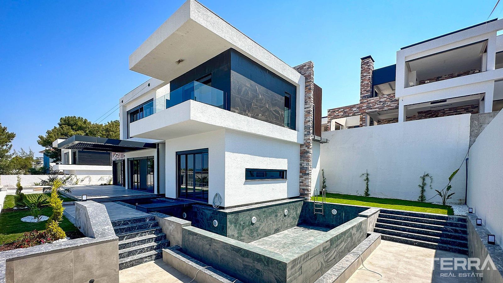 Sea View Villas for Sale in Kuşadası, Aydın, Turkey - 109073
