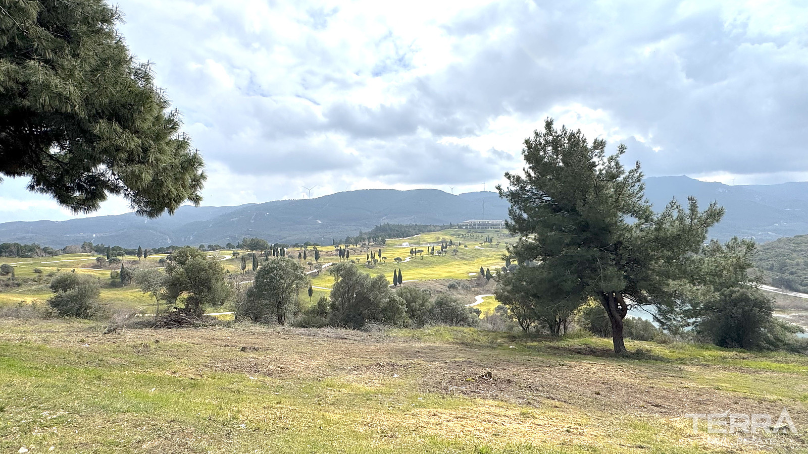 Aydın, Kuşadası'nda Doğa Manzaralı Satılık Golf Daireleri - 109295