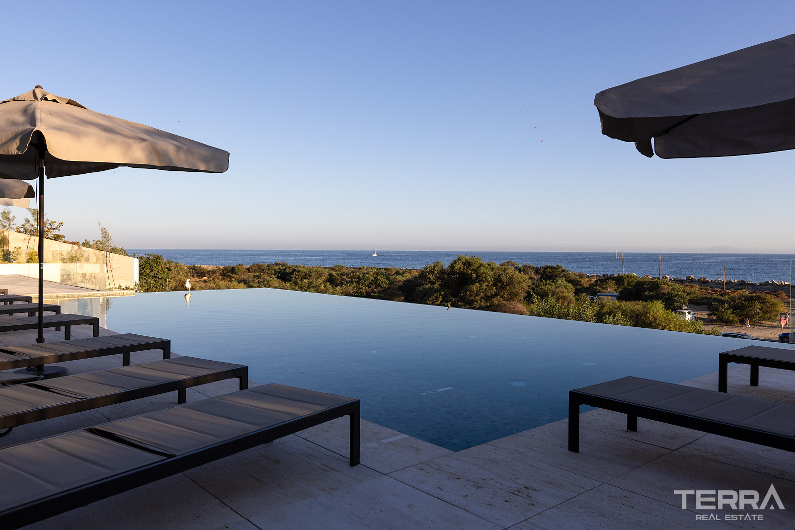 Seafront Apartments for Sale in Estepona, Costa del Sol - 109332