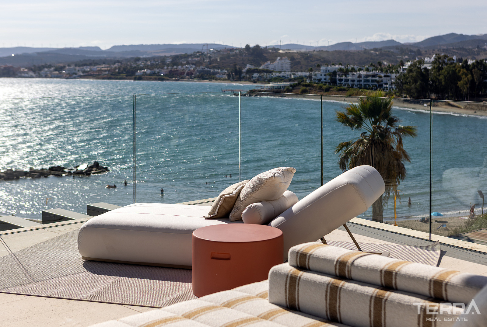 Seafront Apartments for Sale in Estepona, Costa del Sol - 109337