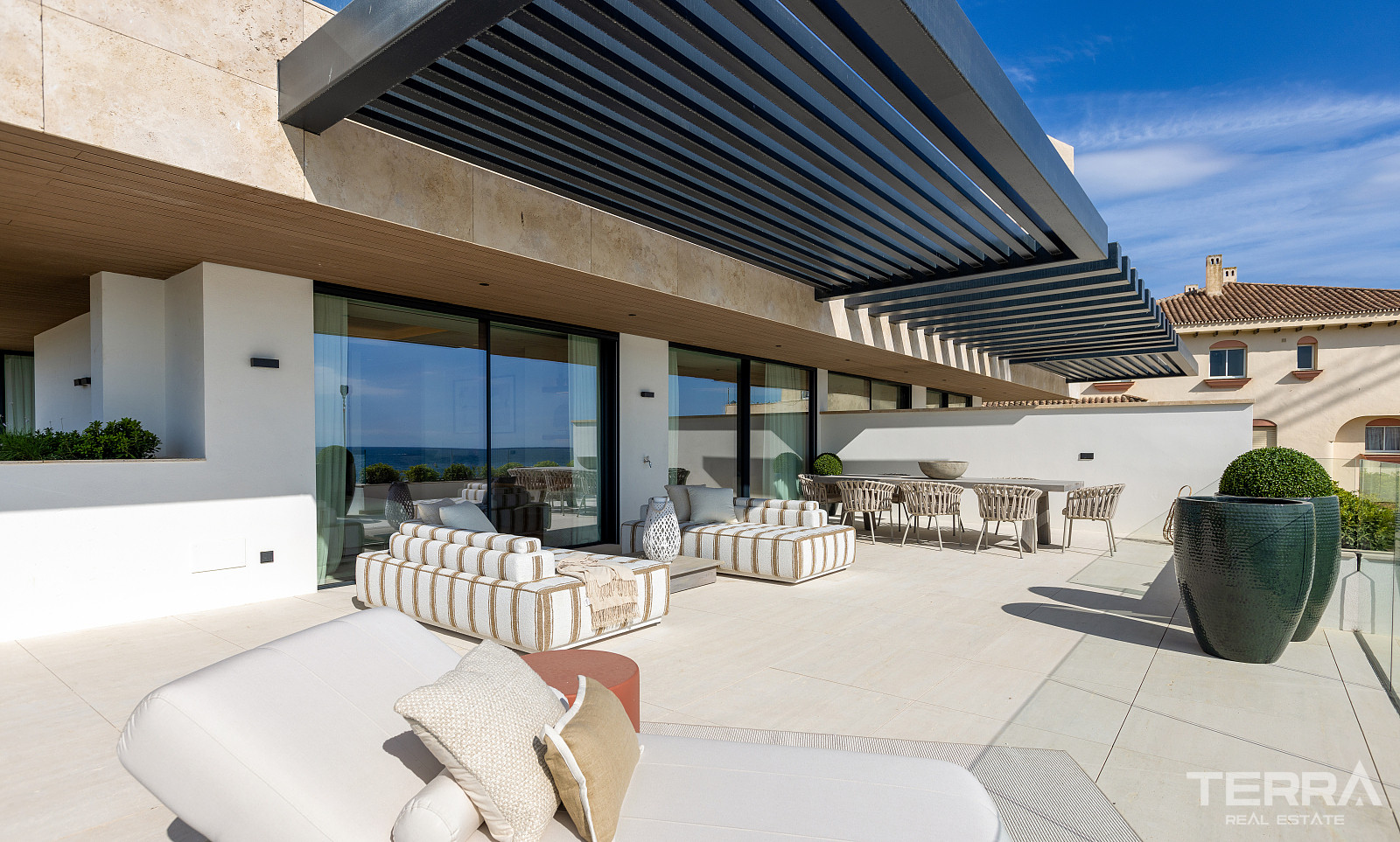 Seafront Apartments for Sale in Estepona, Costa del Sol - 109339