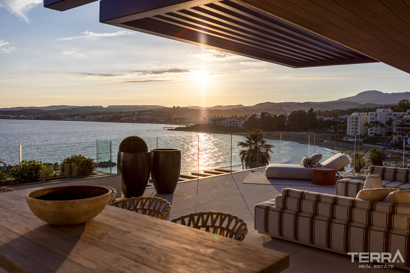 Seafront Apartments for Sale in Estepona, Costa del Sol - 109341
