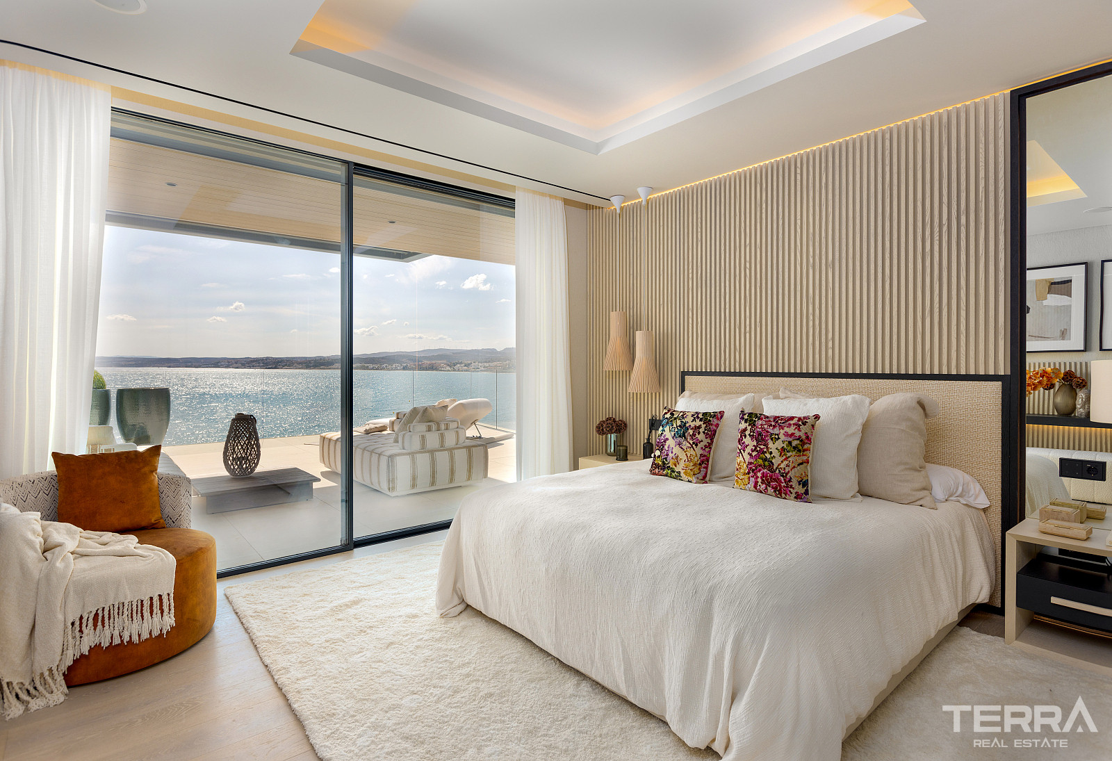 Seafront Apartments for Sale in Estepona, Costa del Sol - 109346