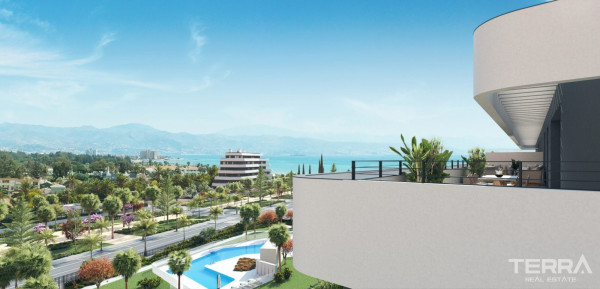 Malaga, Torremolinos'da Denize Sıfır Konumda Satılık Lüks Daireler