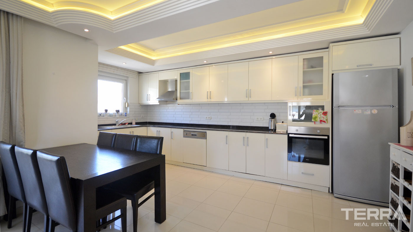 Apartment for Sale in Oba Crown Resort 3, Alanya, Turkey - 109637