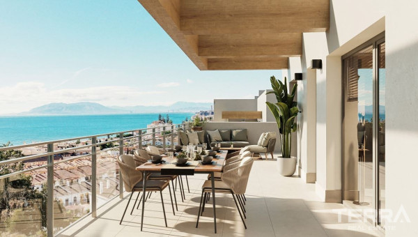 Malaga, Rincón de la Victoria'da Panoramik Deniz Manzaralı Daireler