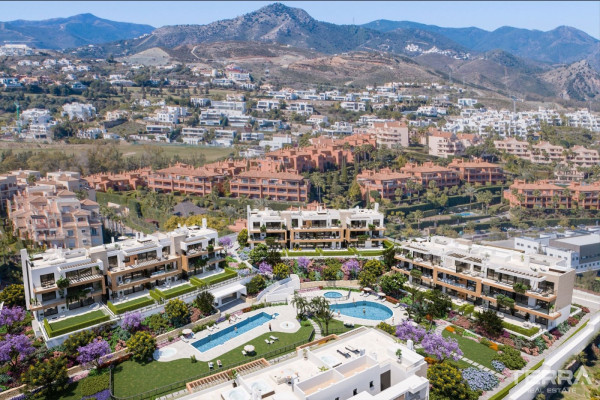 Estepona'da Golf Sahasına Yakın Konumda Hemen Teslim Daireler