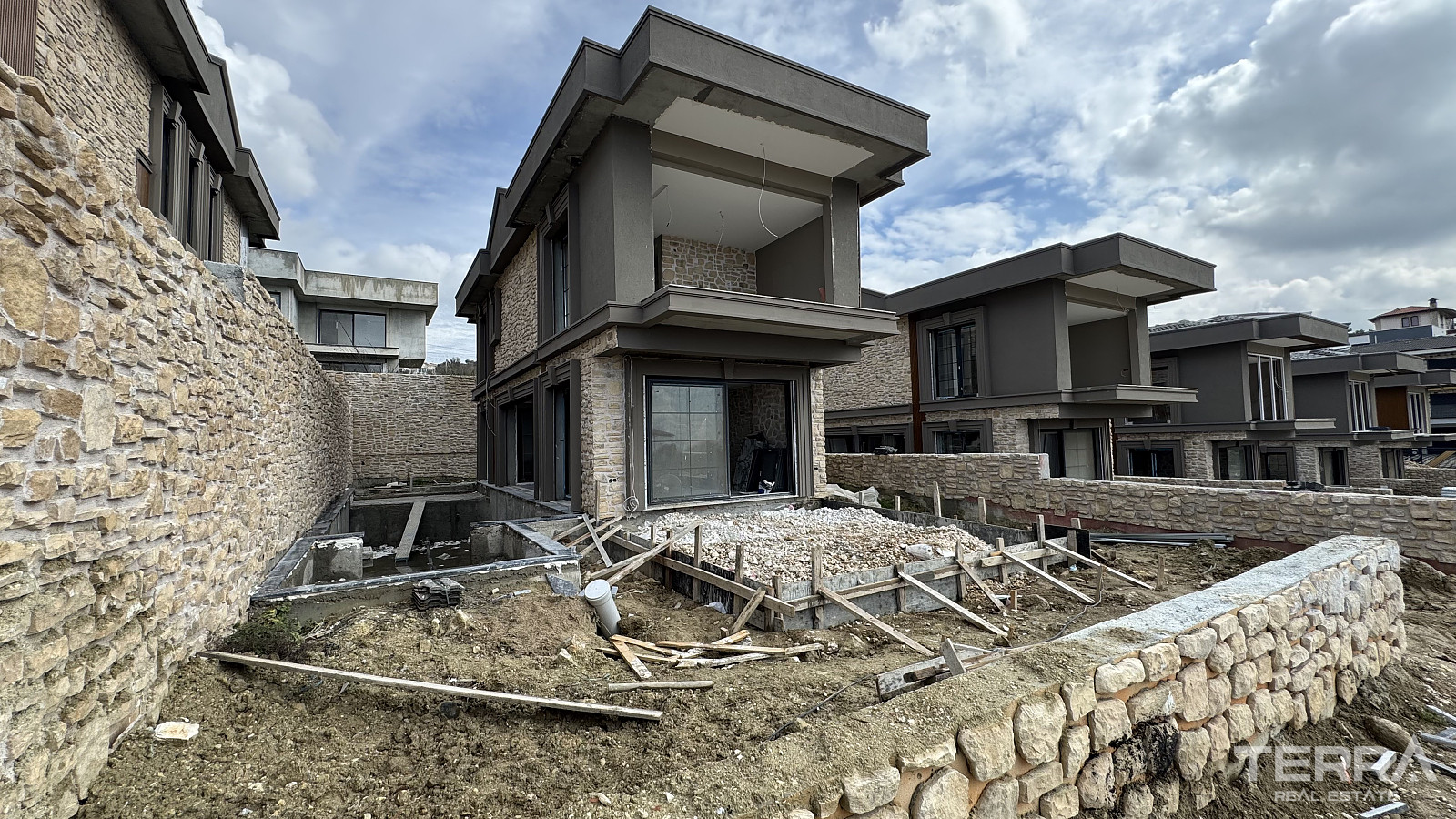 Aydın, Kuşadası'nda Deniz Manzaralı Satılık Müstakil Villalar - 110139
