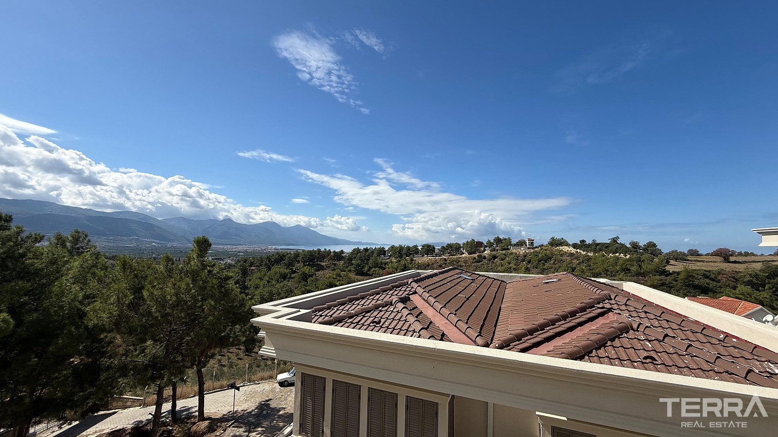 Aydın, Kuşadası'nda Güvenlikli Sitede Deniz Manzaralı Villalar - 110416