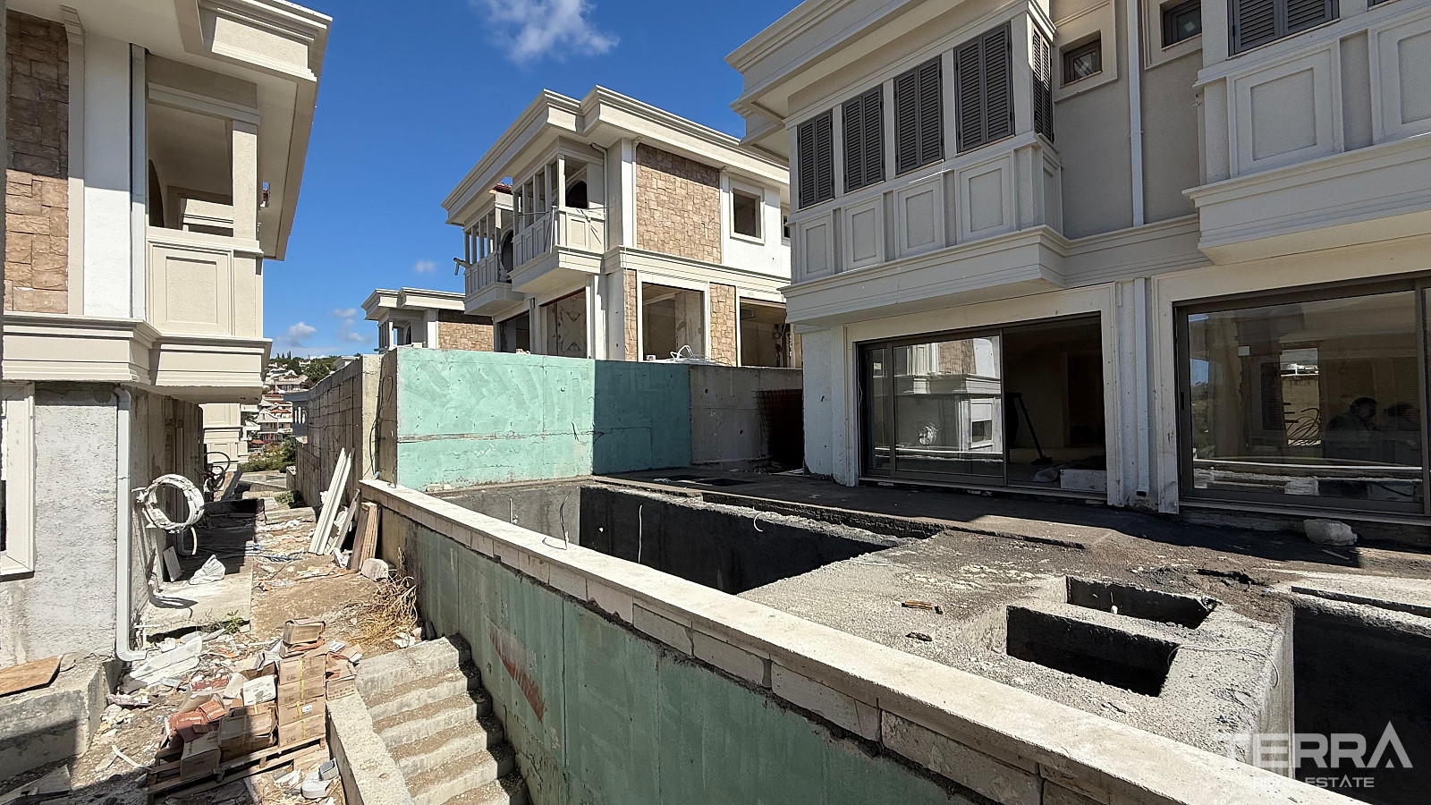 Aydın, Kuşadası'nda Güvenlikli Sitede Deniz Manzaralı Villalar - 110417