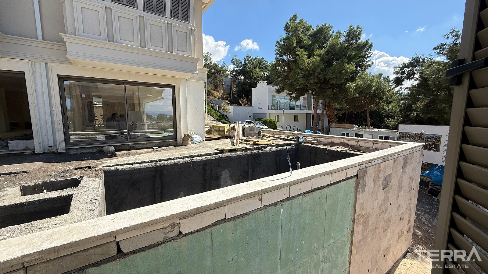 Aydın, Kuşadası'nda Güvenlikli Sitede Deniz Manzaralı Villalar - 110418