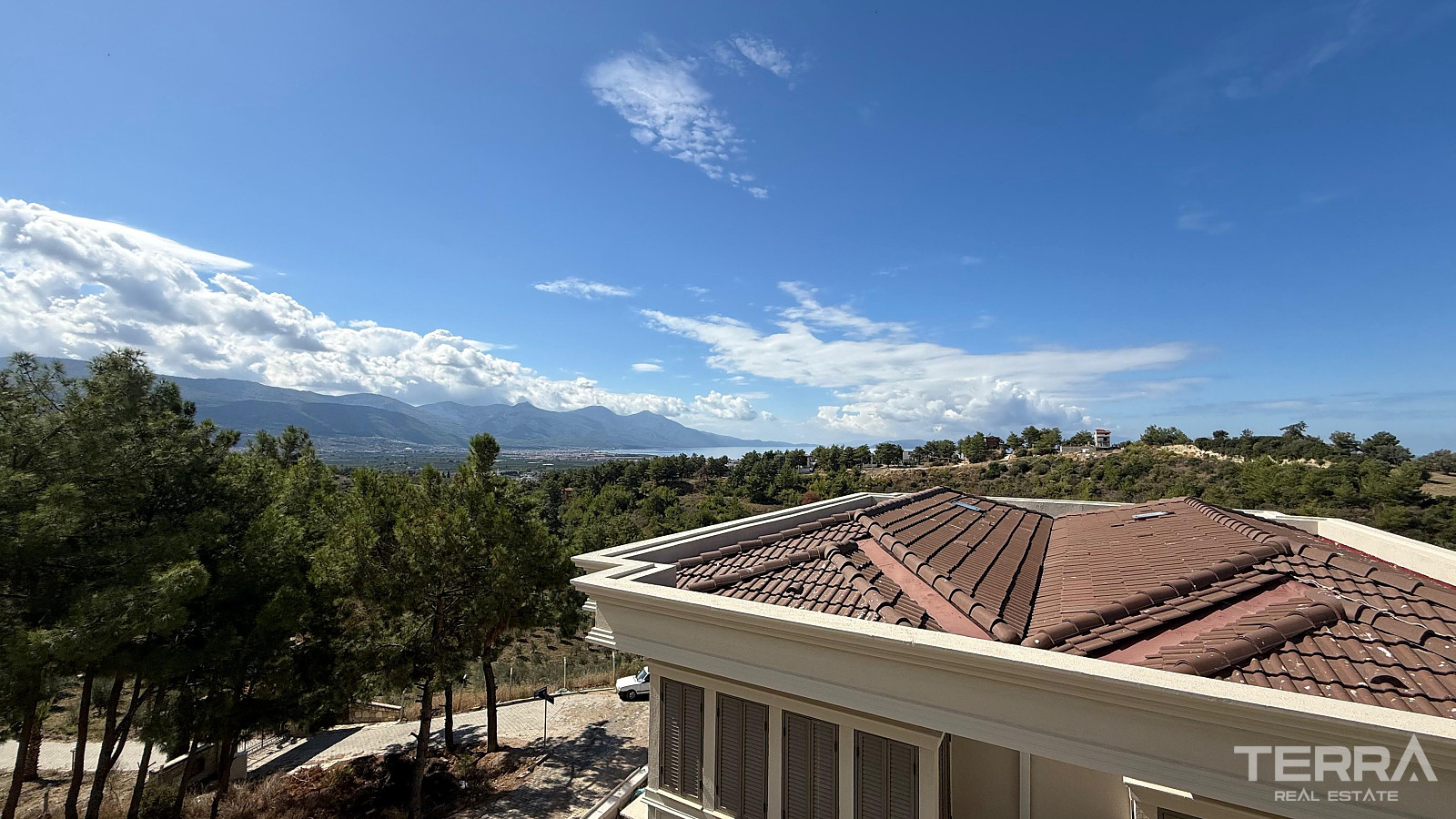Aydın, Kuşadası'nda Güvenlikli Sitede Deniz Manzaralı Villalar - 110425